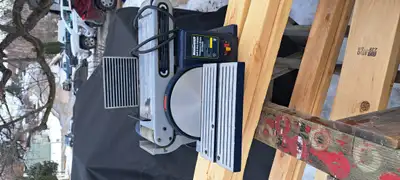 Combination disc/belt sander . Runs well ,needs sanding disc and sanding belt (available at Canadian...