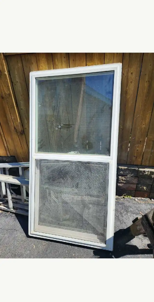 2 use single hung windows in Windows, Doors & Trim in St. Catharines - Image 3