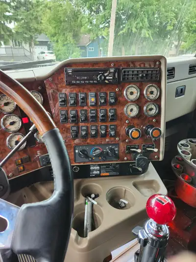 International Eagle. ISX Cummins. 18sp. 1.4km. Fresh safety. Deleted. Wired for belly dump and elect...
