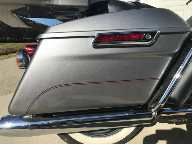 2016 Harley-Davidson Road King – Mint Condition in Touring in Edmonton - Image 9