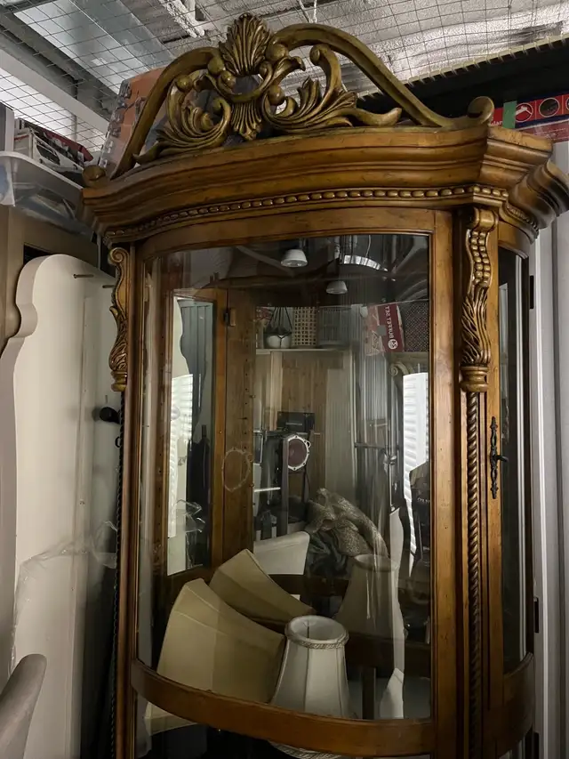 Display cabinets in Dressers & Wardrobes in Markham / York Region - Image 2