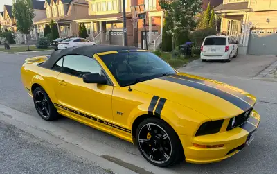 ABSOLUTELY STUNNING ONE OF A KIND 2005 MUSTANG GT V8 CONVERTIBLE WITH 5 SPEED MANUAL GEARBOX. THE UL...