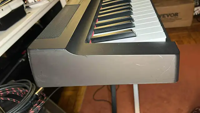 Yamaha P-125 Digital Piano + Stand + Sustain Pedal in Pianos & Keyboards in City of Toronto - Image 5