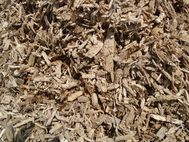HARDWOOD MULCH AND WOOD CHIPS -DELIVERY AVAILABLE in Plants, Fertilizer & Soil in Kitchener / Waterloo - Image 4