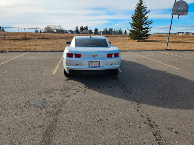 2011 camaro v6 6 speed in Cars & Trucks in Calgary - Image 2