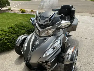 2014 Can Am Spyder. Original owner, low kilometres 17,300. Touring addition, GPS, heated seats & gri...