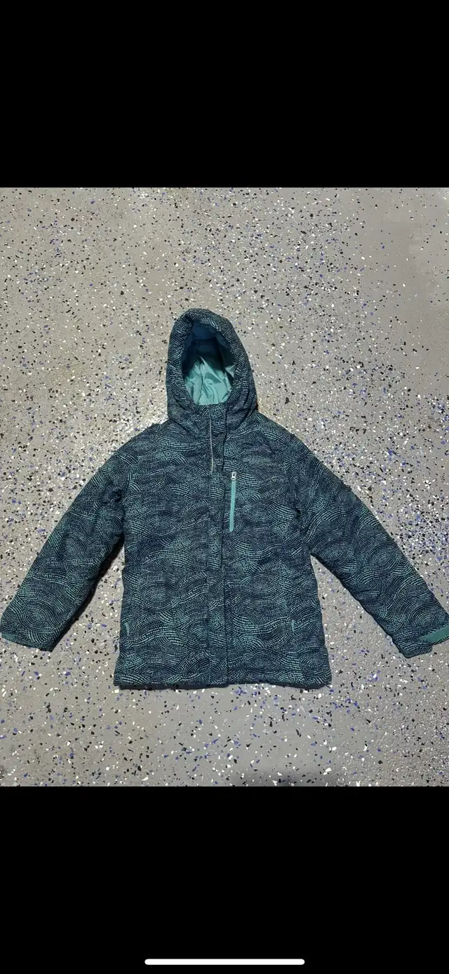 Kids Medium Columbia Winter Jacket in Kids & Youth in Mississauga / Peel Region - Image 2