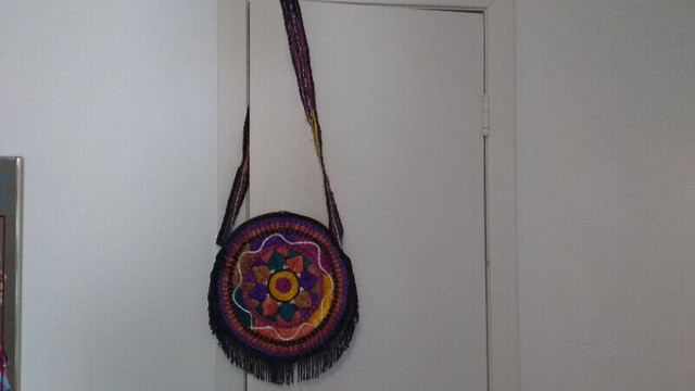 Embroidered Kaleidoscope Mandala purse/handbag in Women's - Bags & Wallets in Mississauga / Peel Region - Image 2