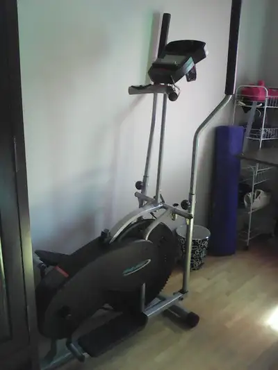 Presque neuf, a été utilisé quelques fois. En très bon état. Non négociable