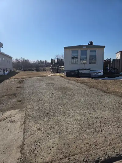 We are selling a 1974 3 bed 1 bath mobile home on rented land located in Southridge Estates. This ho...