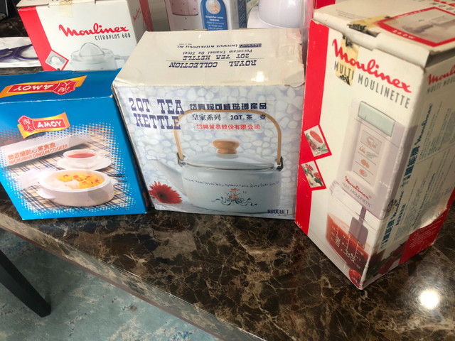 small kitchen appliance (tea kettle, microwave cooker...) in Other in Markham / York Region