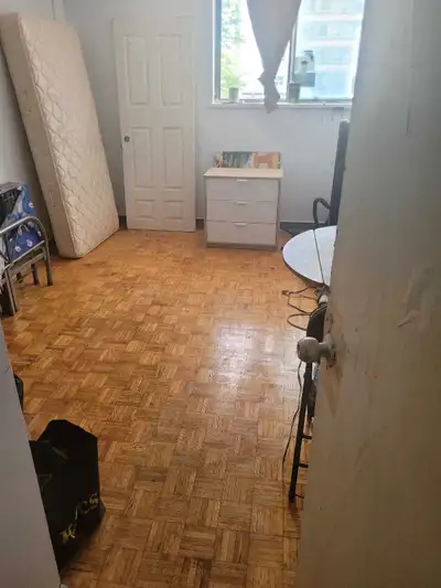1 Year Lease 900 Per Month Ryerson U of T Downtown Toronto