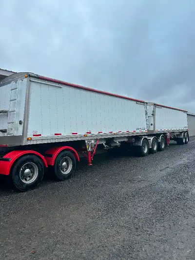 Lode king distinction,Purchased new, stored indoors, minimal use in winter, good tarps, 11r22.5 tire...