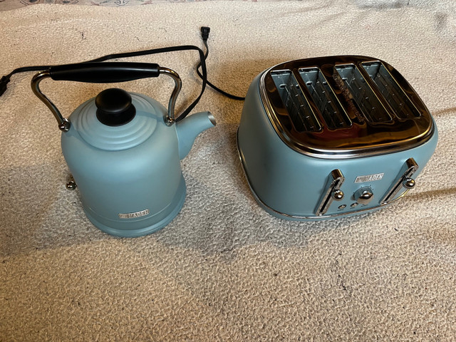 Haden Vintage style Kettle and Toaster in Toasters & Toaster Ovens in Kitchener / Waterloo