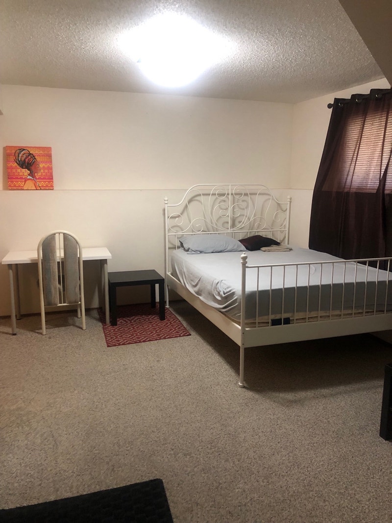 Room 4 rent near UofM at Pembina/Fort Richmond at 600/month. Room