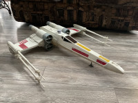 Hasbro Star Wars vaisseau X-Wing fighter géant avec R2D2
