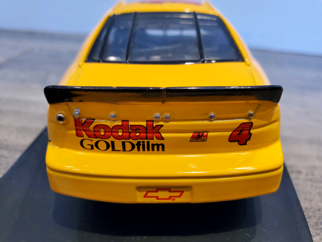 1:24 Diecast Revell Nascar 1997 Chevrolet Monte Carlo Sterling M in Arts & Collectibles in Kawartha Lakes - Image 5