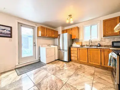 A decent room for one-person occupancy. In a large shared house. Available immediately. Monthly, med...