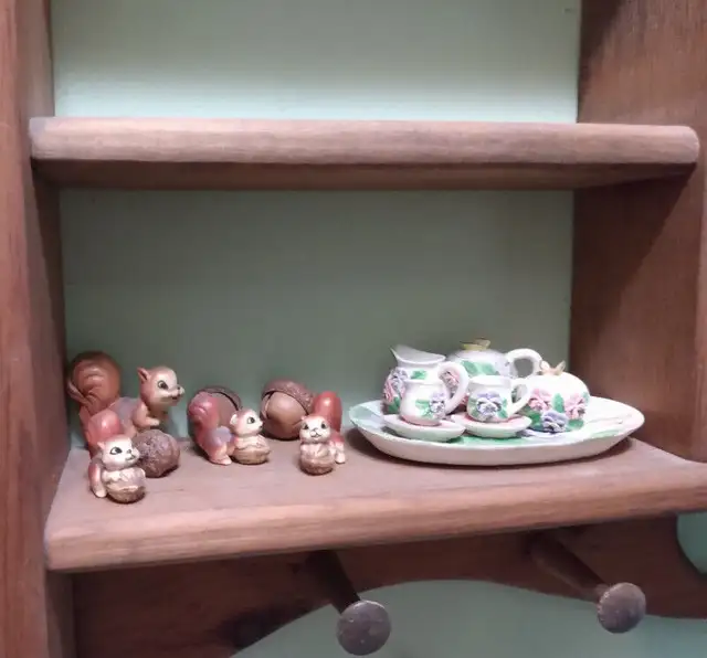 Wooden Shelf and Miniatures in Home Décor & Accents in Mississauga / Peel Region - Image 4