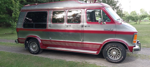 1985 Dodge D250 in Classic Cars in Ottawa - Image 2