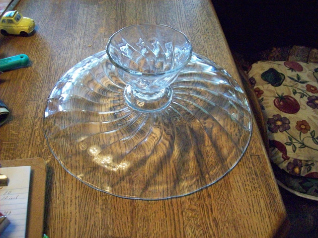 CAKE DISH TRAY in Kitchen & Dining Wares in Delta/Surrey/Langley - Image 2