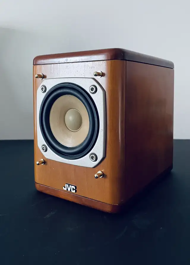 1 X JVC Mini Bookshelf Stereo Full Range Speaker (Japan) in Speakers in Markham / York Region - Image 3