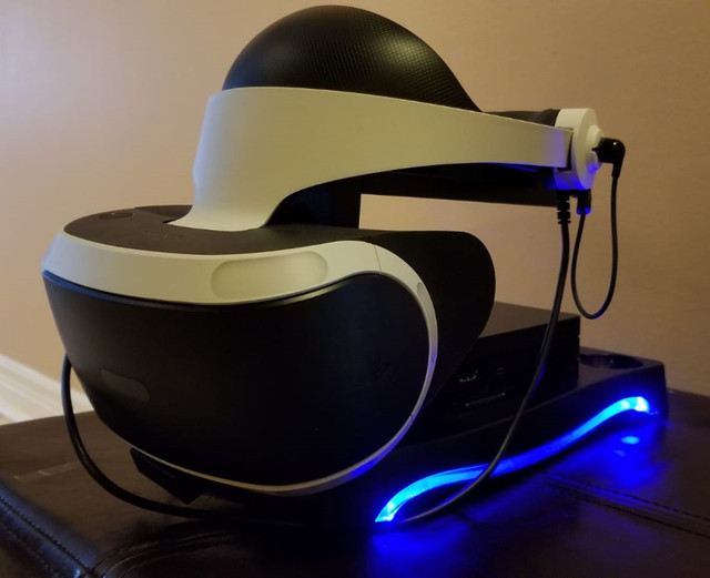 Sony PlayStationVR Headset Bundle with docking station and games in Sony Playstation 4 in Mississauga / Peel Region