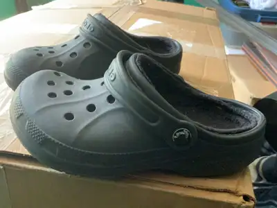 Cozy up your little one's feet with these Crocs Kids Classic Lined Clogs, size 2-3. They've kept my...