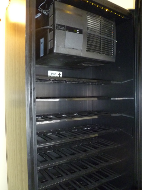 Wine cooler in Other in Pembroke - Image 2