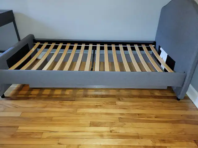 Lit simple IKEA HAUGA  + COFFRE RANGEMENT in Beds & Mattresses in City of Montréal - Image 4
