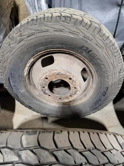2006 f350 dually tires and rim's