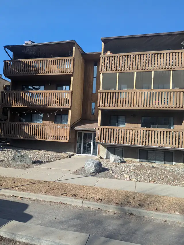 Condo Unit in Sunnyside   $1,300.00 in Short Term Rentals in Calgary - Image 6