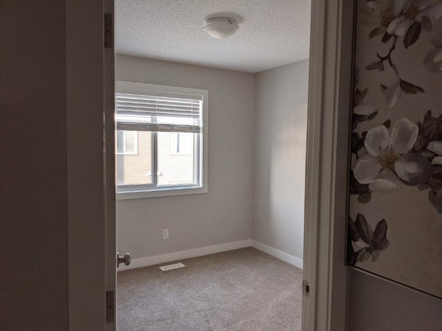 Room for Rent - NE Townhouse. Shared Living in Room Rentals & Roommates in Edmonton - Image 4