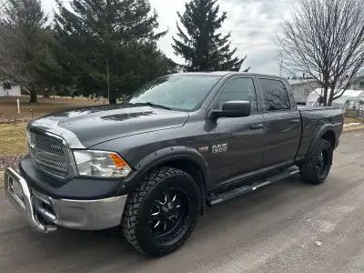 Ram 1500 2017 Moteur 5.7 HEMI Crew Cab Boîte 6,5 pieds 177 000 km Acheté chez un concessionnaire en...