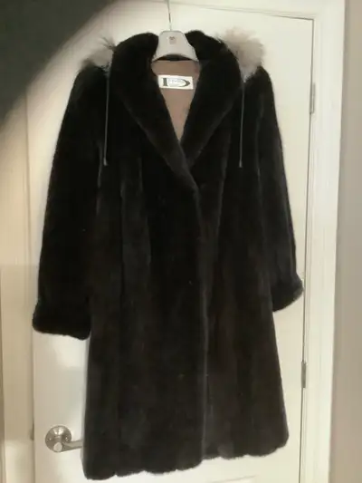 MANTEAU DE VISON, View more