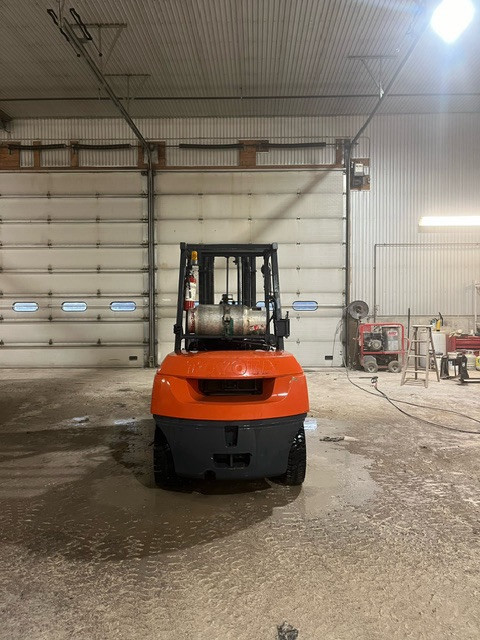 8000lb Toyota Forklift in Heavy Equipment in Stratford - Image 3