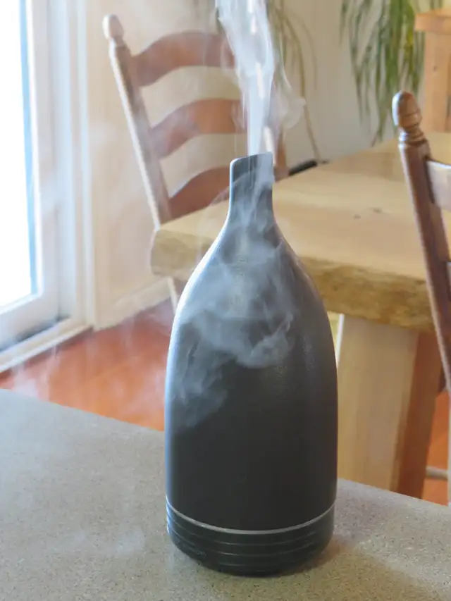 Saje Diffuser Aroma Om Black in Home Décor & Accents in Trenton - Image 3