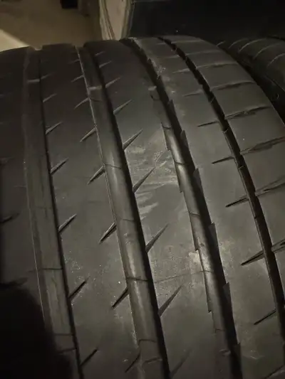 Pirelli P- zero performance tire 285-30-20 Practically almost new (I’m selling one tire ) Michelin p...