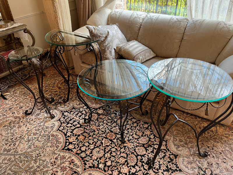Set of 4 matching glass tables 4 tables en fer Coffee