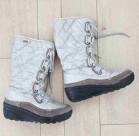 OR TEX Silver Quilted Boot Size 8