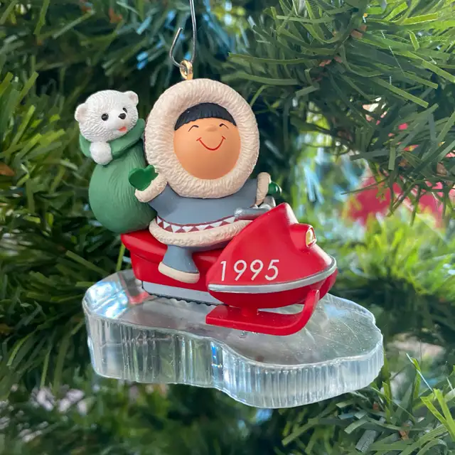 1995 Frosty Friends Hallmark Keepsake Ornament (#16 in series)62863257476481122