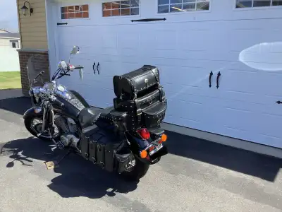 Description Moto Honda Shadow American Classic Edition VT 750 toute équipée, très propre. 73.766 km...