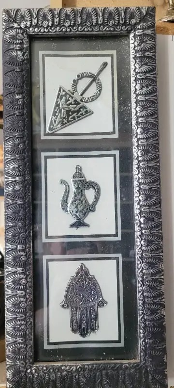 Beautiful wall hanging framed picture. Home decor. Lot FWN37E5pic PLEASE read the ad carefully My na...