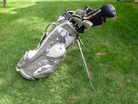 Équipement complet de golf de bonne qualité ;