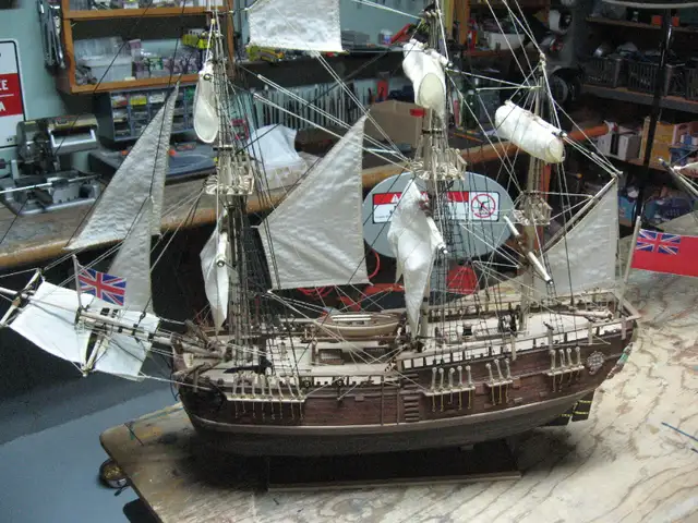 Voilier HMS Endeavour modèle reduit en bois in Hobbies & Crafts in Laval / North Shore - Image 2