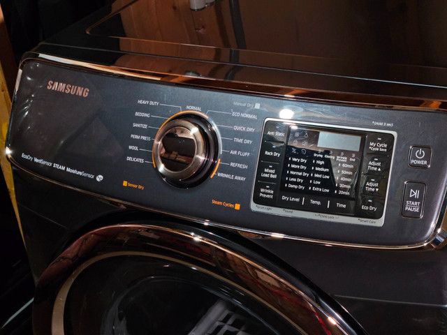 Samsung Dryer With Steam Function in Washers & Dryers in Calgary - Image 2