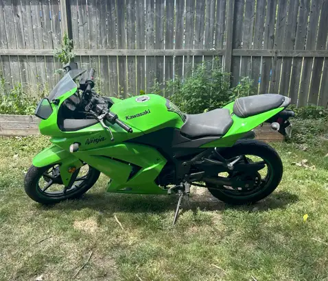 2014 Kawasaki Ninja 250 in Sport Bikes in Belleville - Image 2
