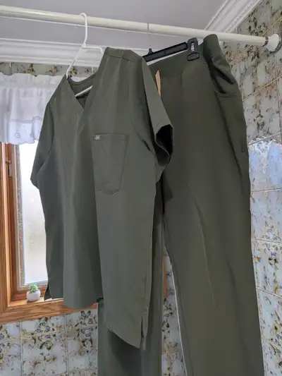 Figs scrubs xl, View more