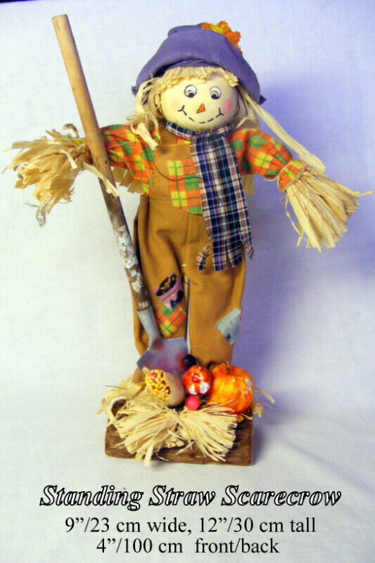 Straw Scarecrow standing rag Andy pumpkin shovel clothes, 30 cm dans Art et objets de collection  à Ville de Toronto