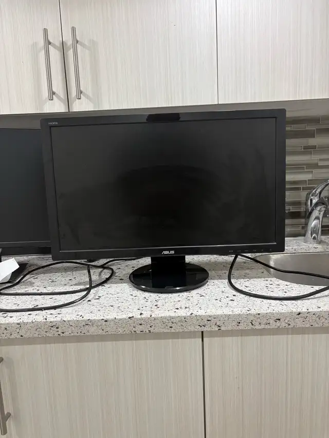 ASUs VE247 24inch Monitor in Monitors in Oshawa / Durham Region - Image 2